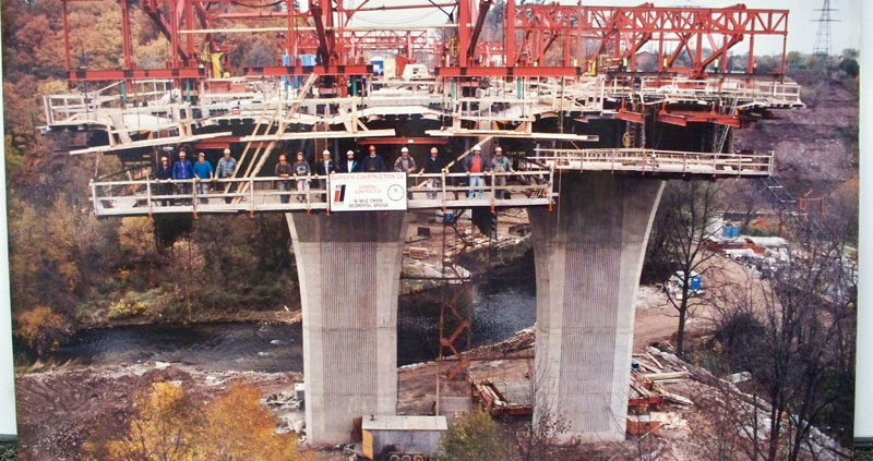 Construction of Ontario’s 1st segmental bridge at 16 Mile Creek, Oakville - 1987
